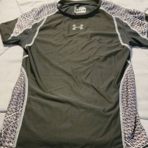 Under Armour Men's Gray and Patterned Short Sleeve Tee